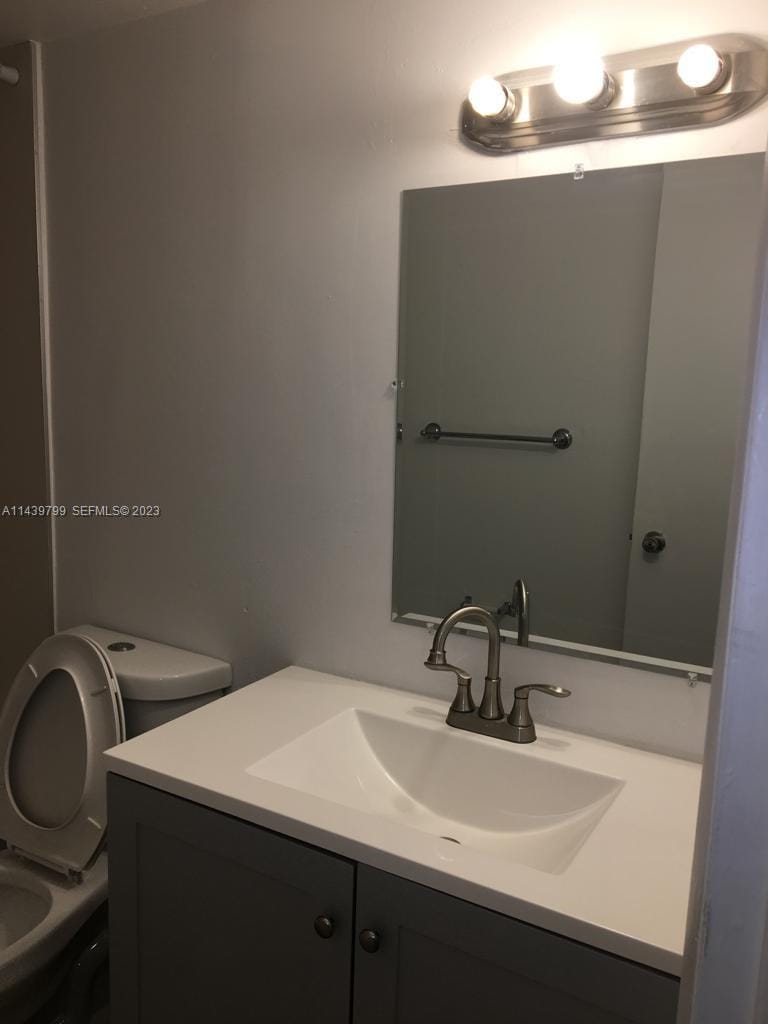 498 NW 165th St Road D205, Miami, FL 33169 photo 6