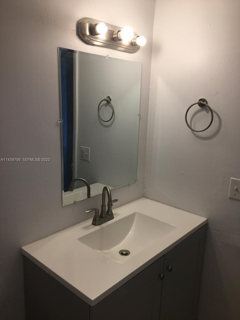 498 NW 165th St Road D205, Miami, FL 33169 photo 7