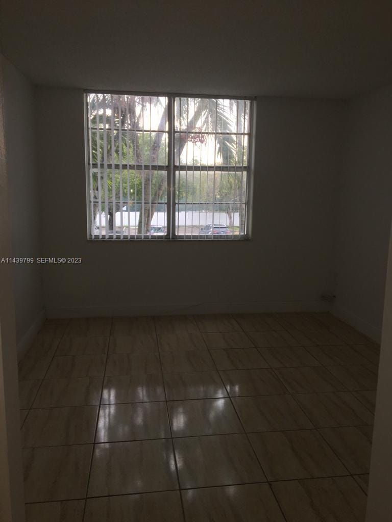 498 NW 165th St Road D205, Miami, FL 33169 photo 8