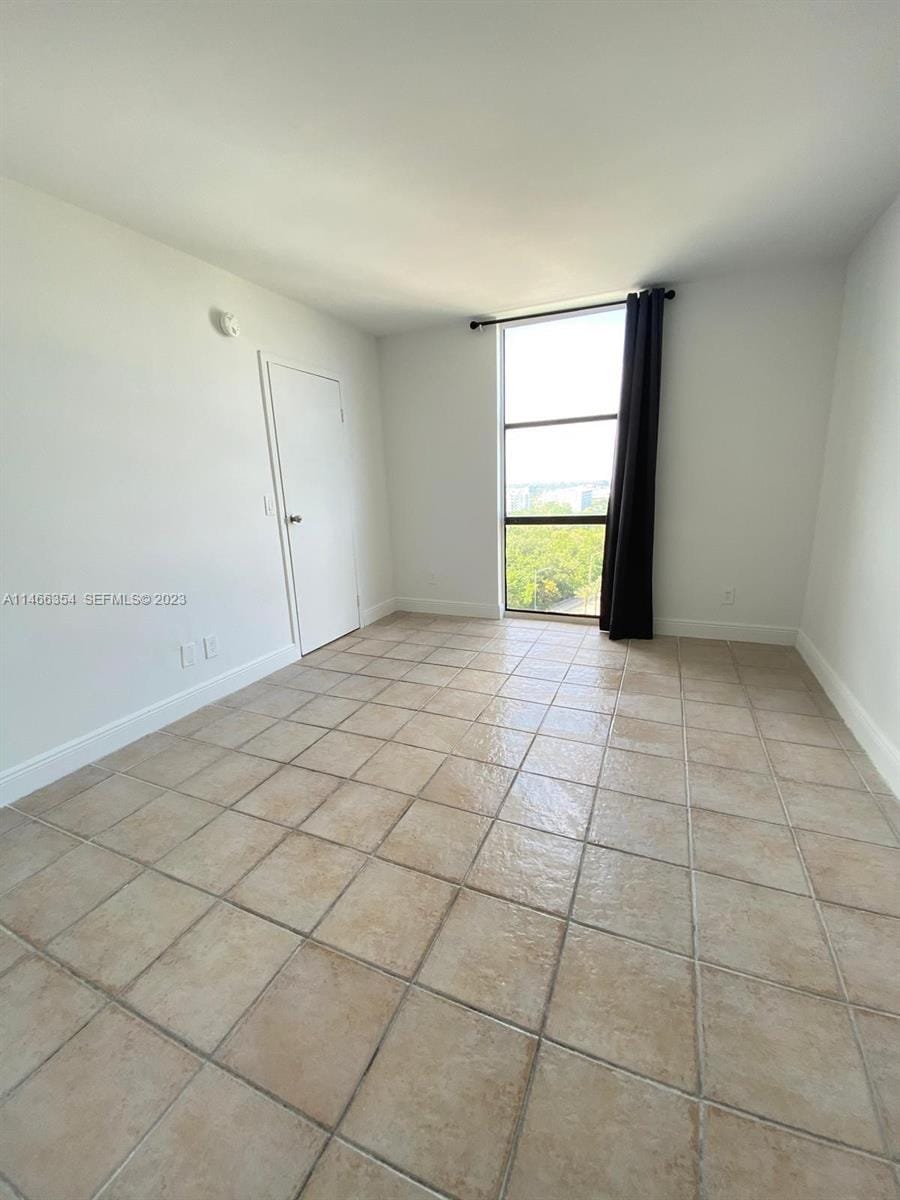 13499 Biscayne Boulevard 1505, North Miami, FL 33181 photo 17