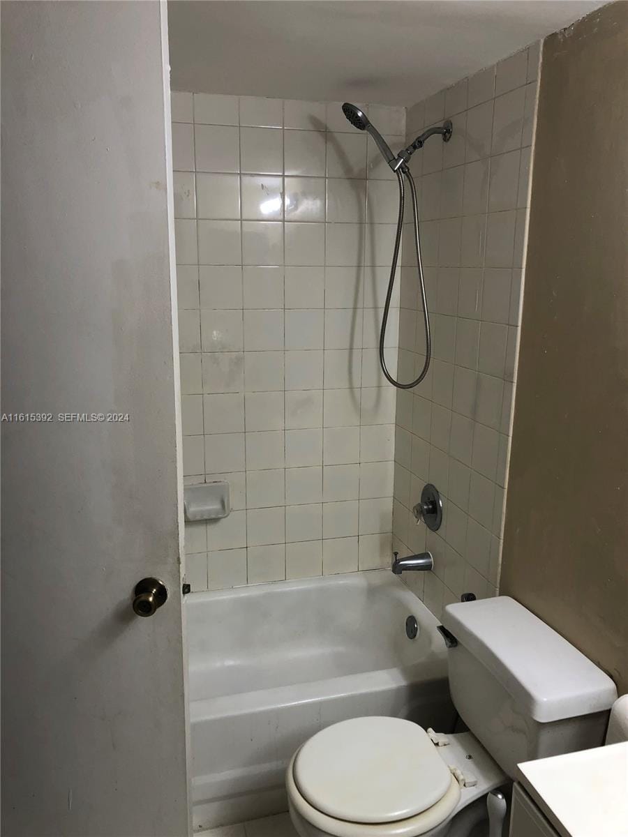 18840 NW 57th Avenue 105, Hialeah, FL 33015 photo 7