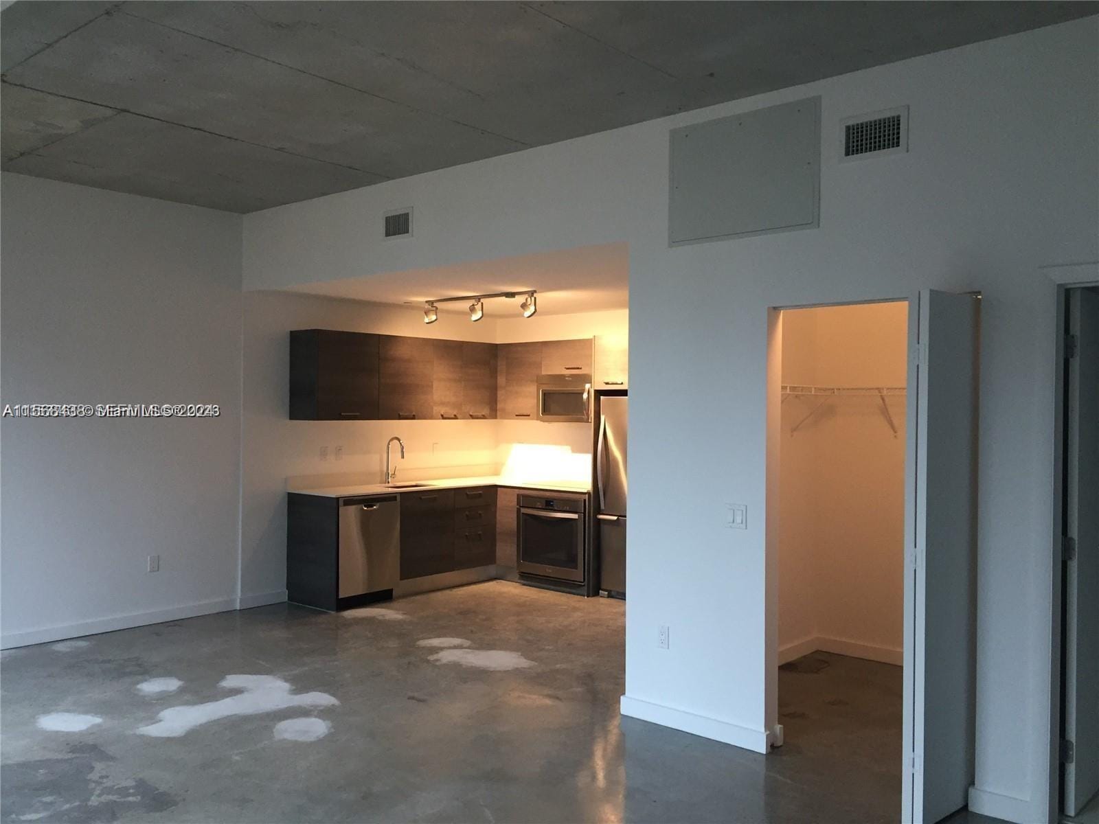 151 SE 1st Street 1505, Miami, FL 33131 photo 14