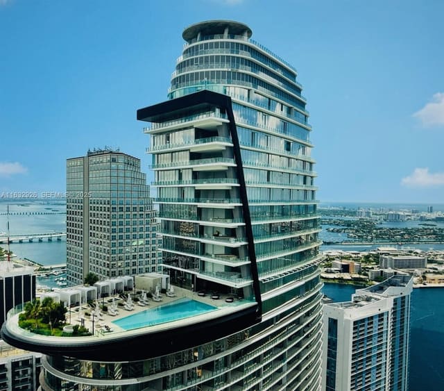 300 Biscayne Blvd Way 1902, sold in Dupont Plaza, Miami, FL