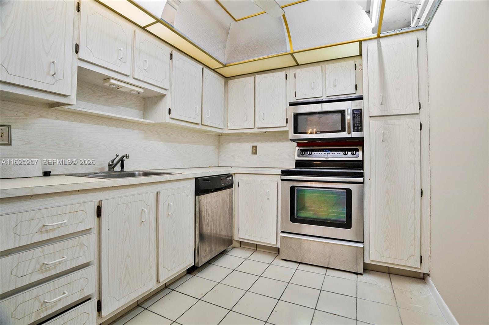 1000 Saint Charles Place 522 — photo 10