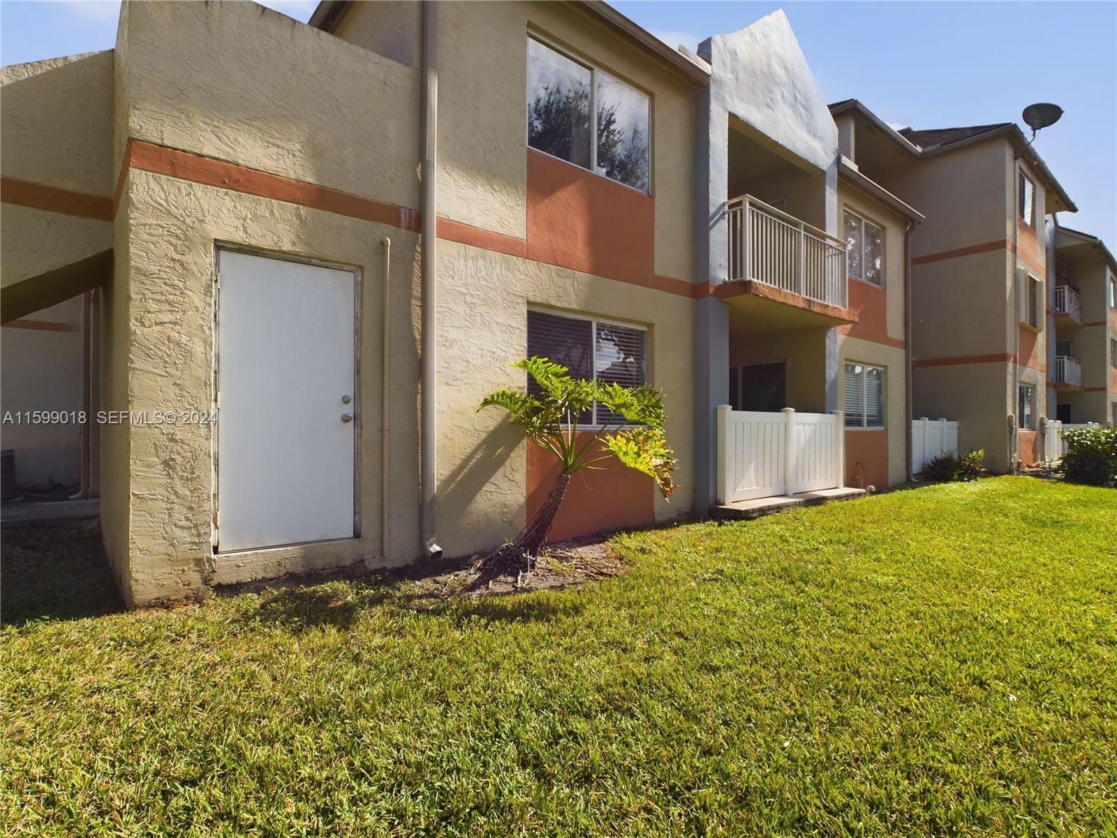 18890 NW 57th Avenue 112, Hialeah, FL 33015 photo 27