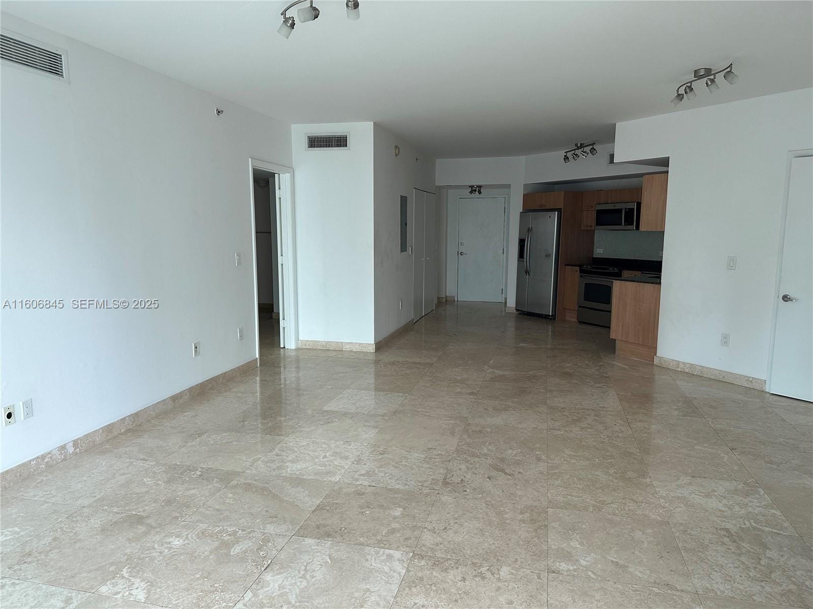 350 S Miami Avenue 2302 — photo 2