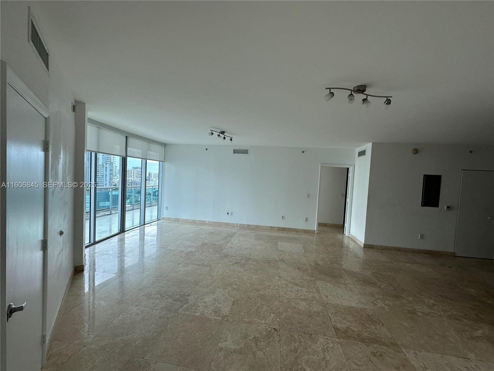350 S Miami Avenue 2302 — photo 3