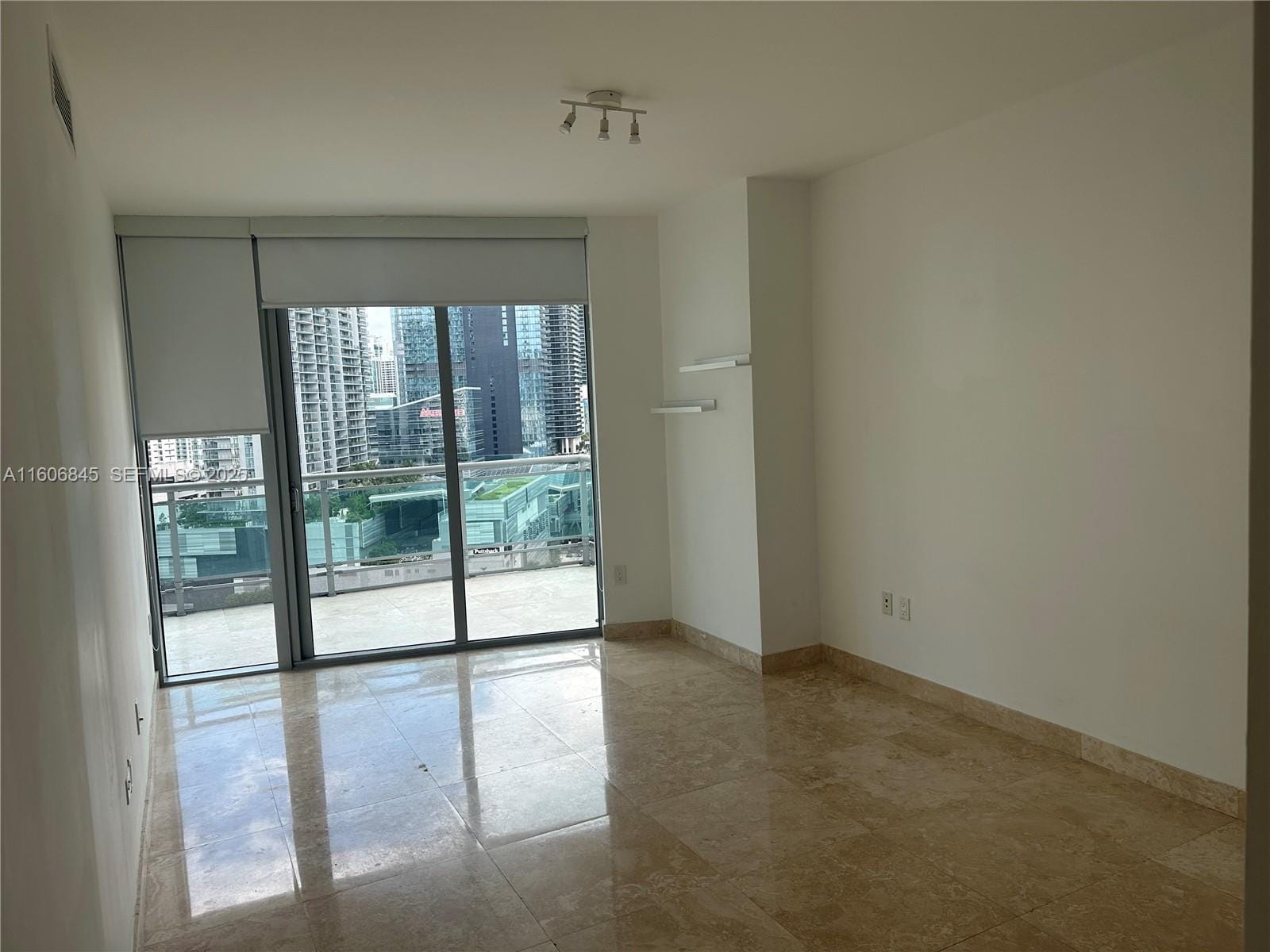 350 S Miami Avenue 2302, Miami, FL 33130 photo 21