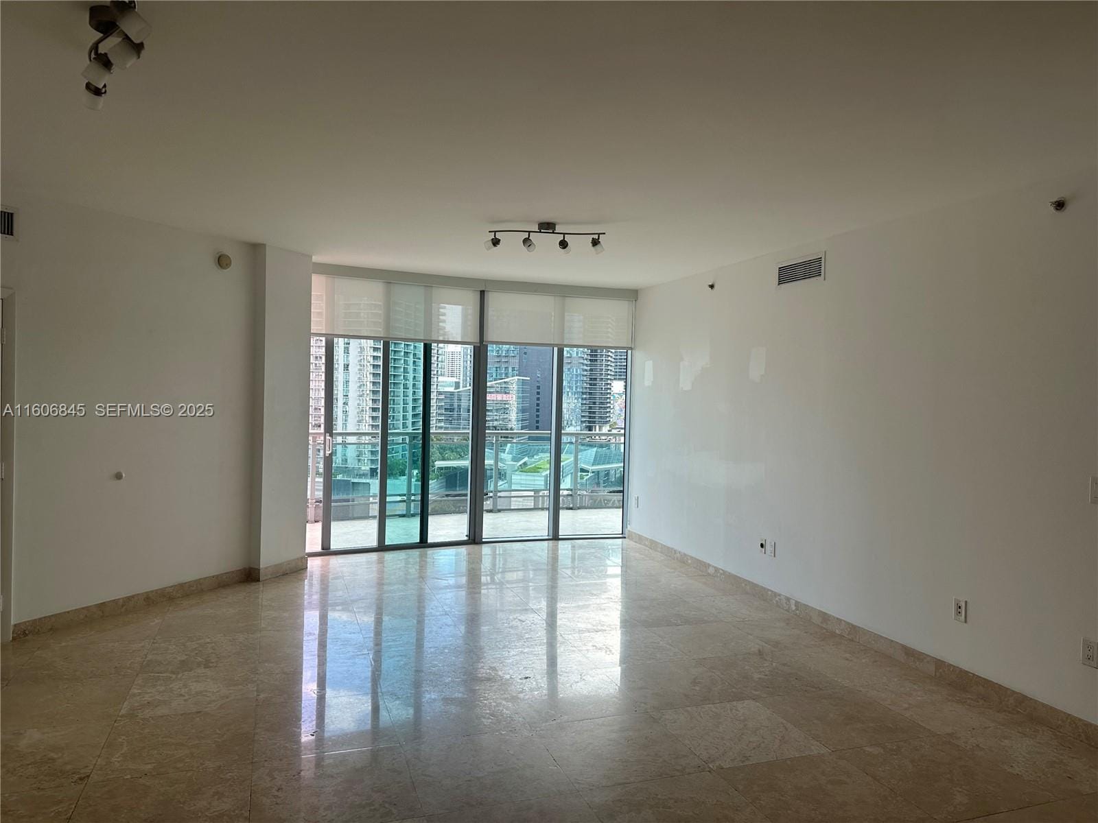 350 S Miami Avenue 2302, Miami, FL 33130 photo 24