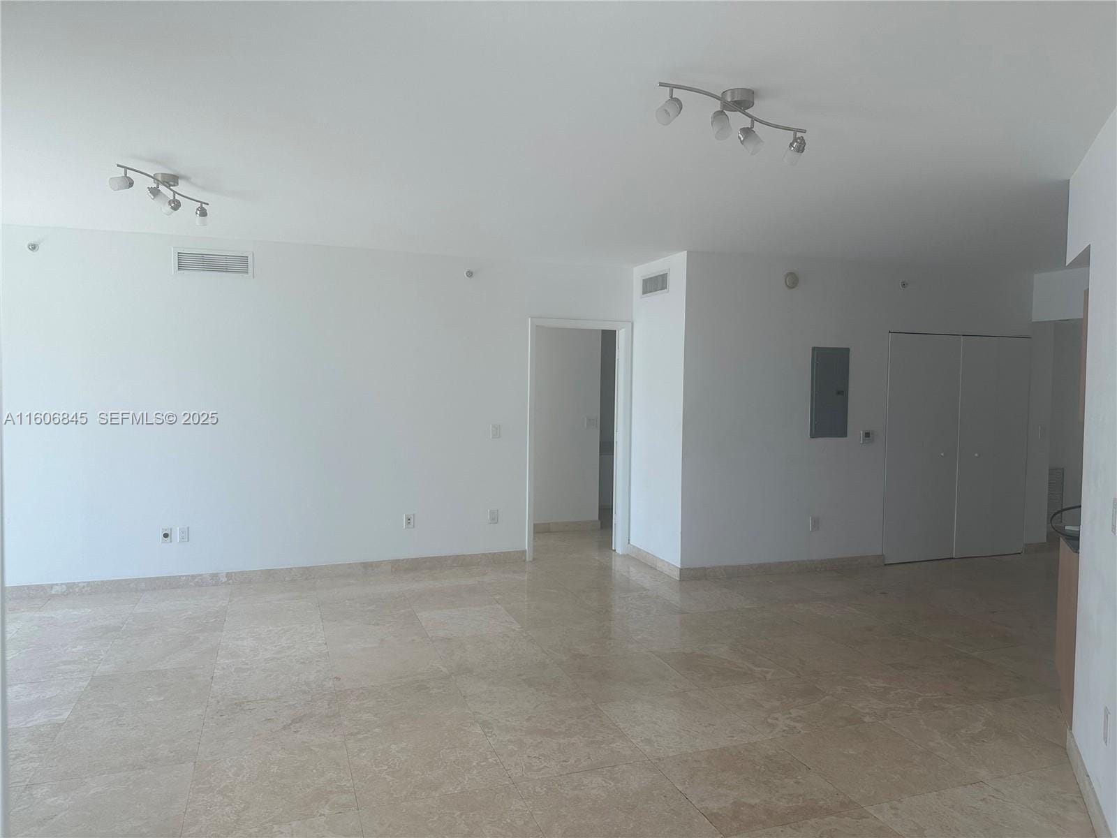 350 S Miami Avenue 2302 — photo 4