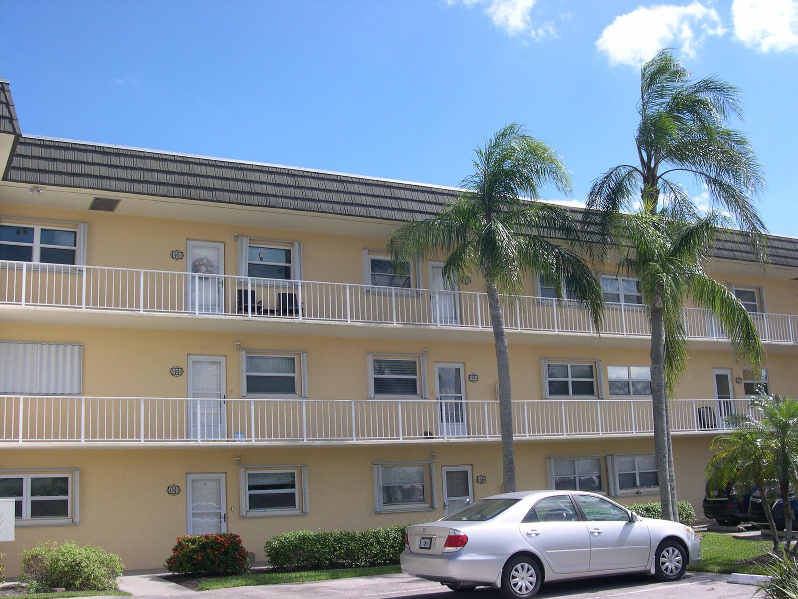 1351 Bayshore Drive 307 — photo 1