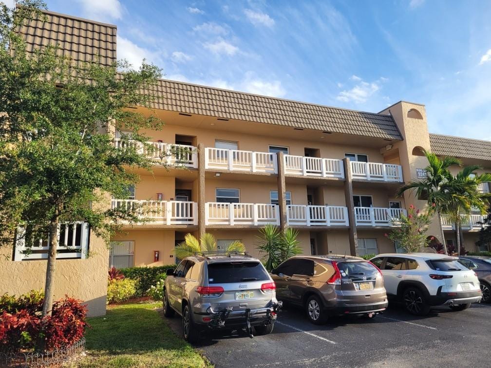 9241 Sunrise Lakes Boulevard 309, Sunrise, FL 33322