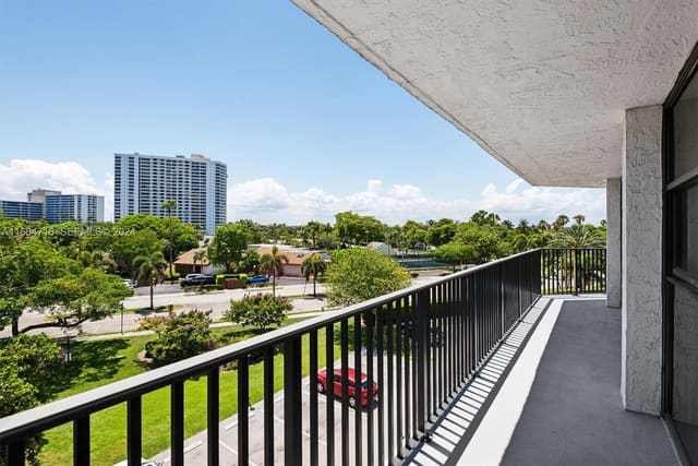 400 Leslie Drive 409, Hallandale Beach, FL 33009