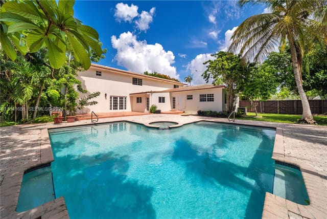 7100 SW 56th Street, sold in Carole Helms Manor, Miami, FL