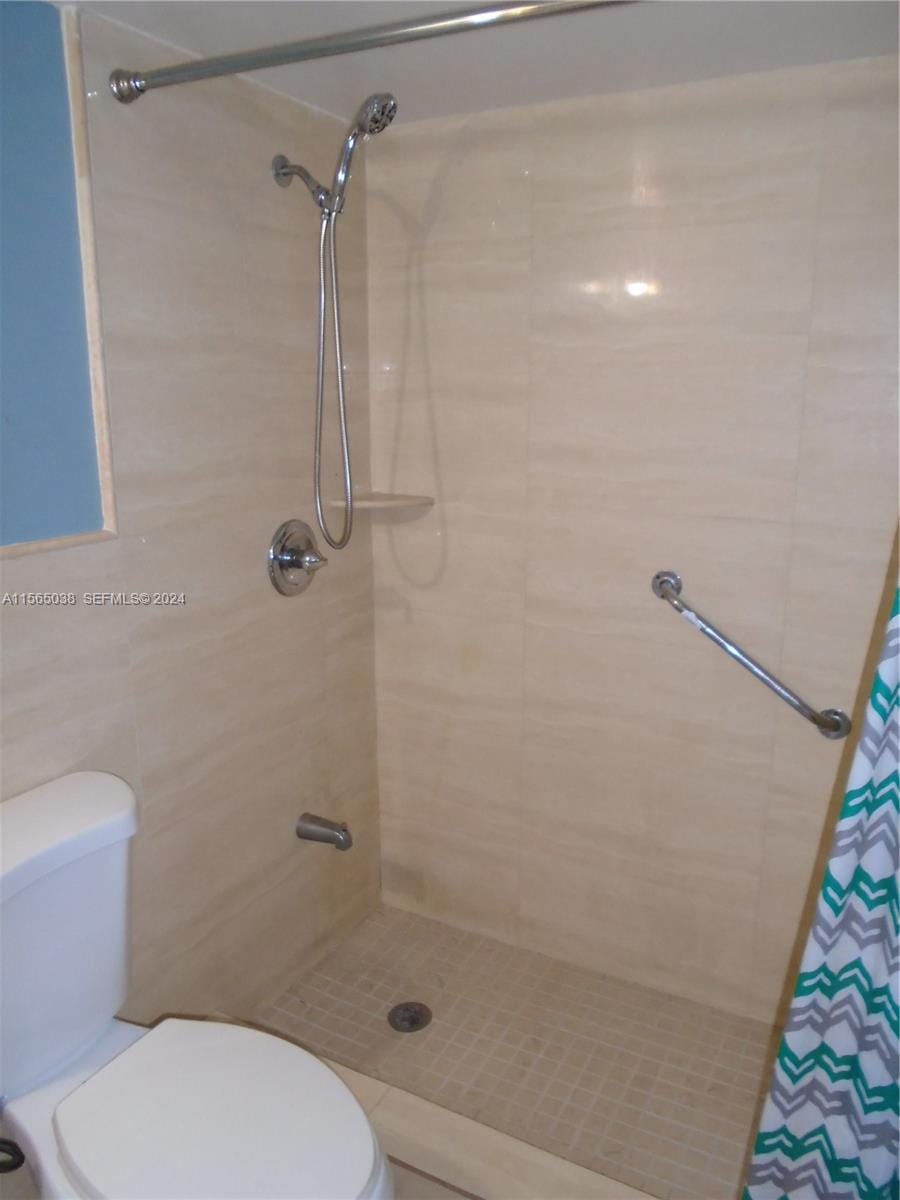 1450 NE 170th Street 102 — photo 10