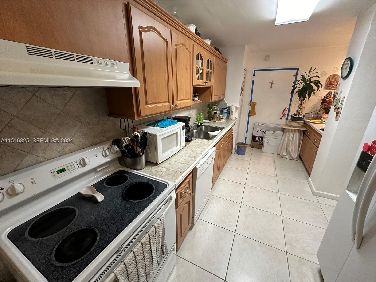 7135 Collins Avenue 1721, Miami Beach, FL 33141 photo 2