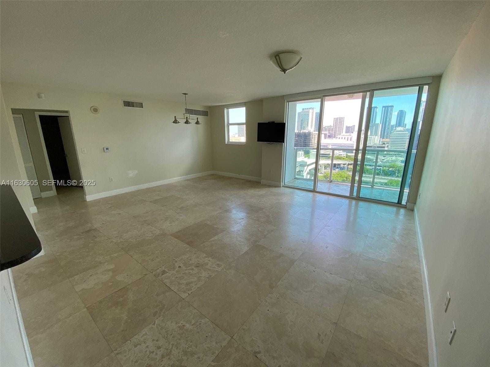 31 SE 5th Street 1601, Miami, FL 33131 photo 3