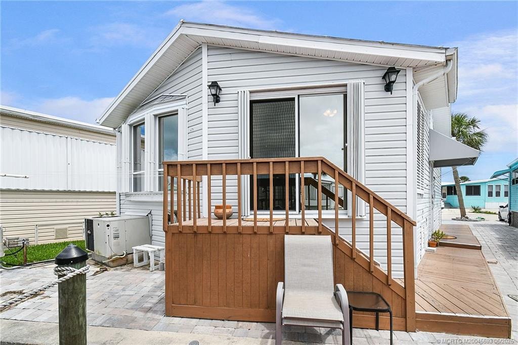 1094 Nettles Boulevard — photo 4