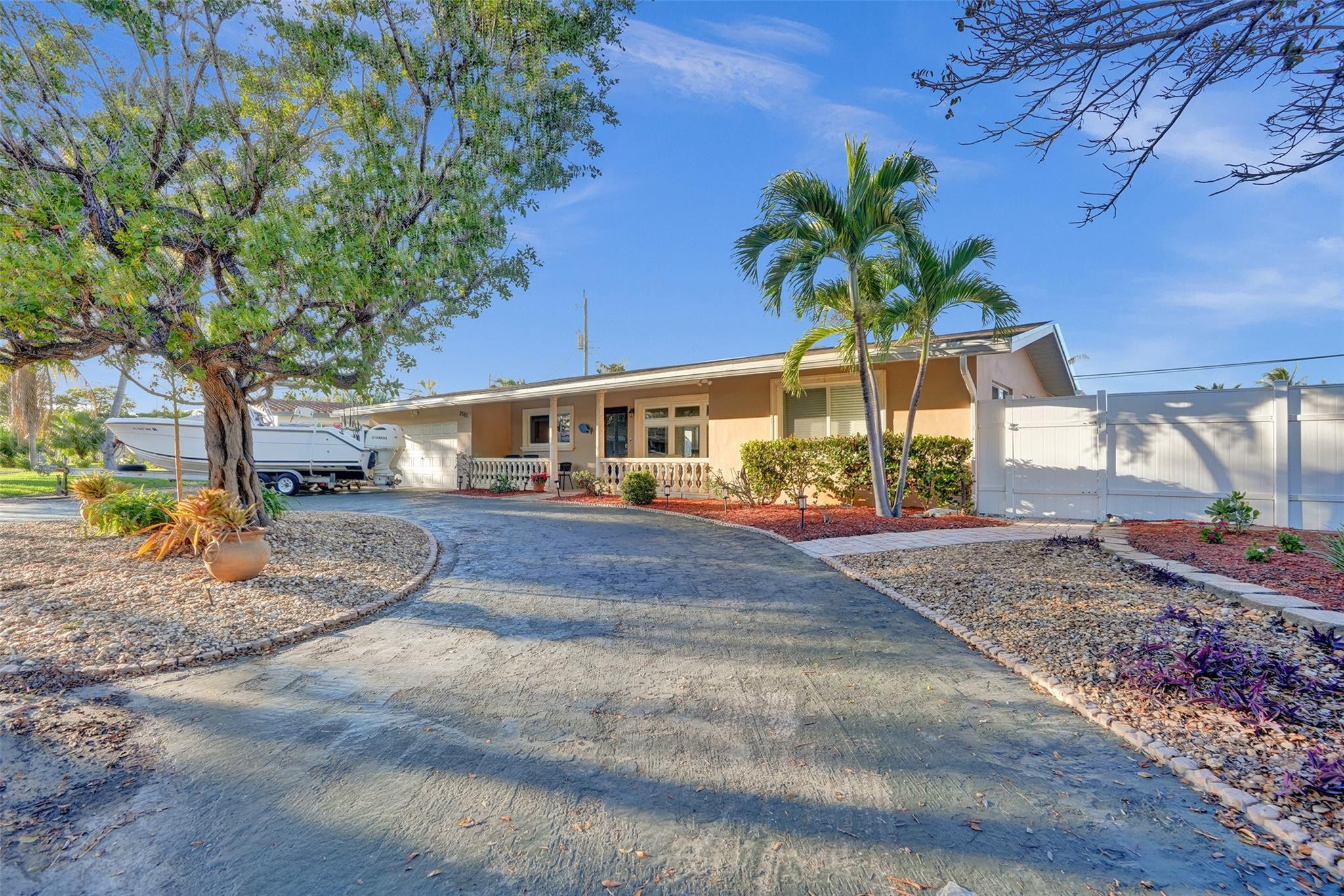 2585 SE 3rd Street, Pompano Beach, FL 33062