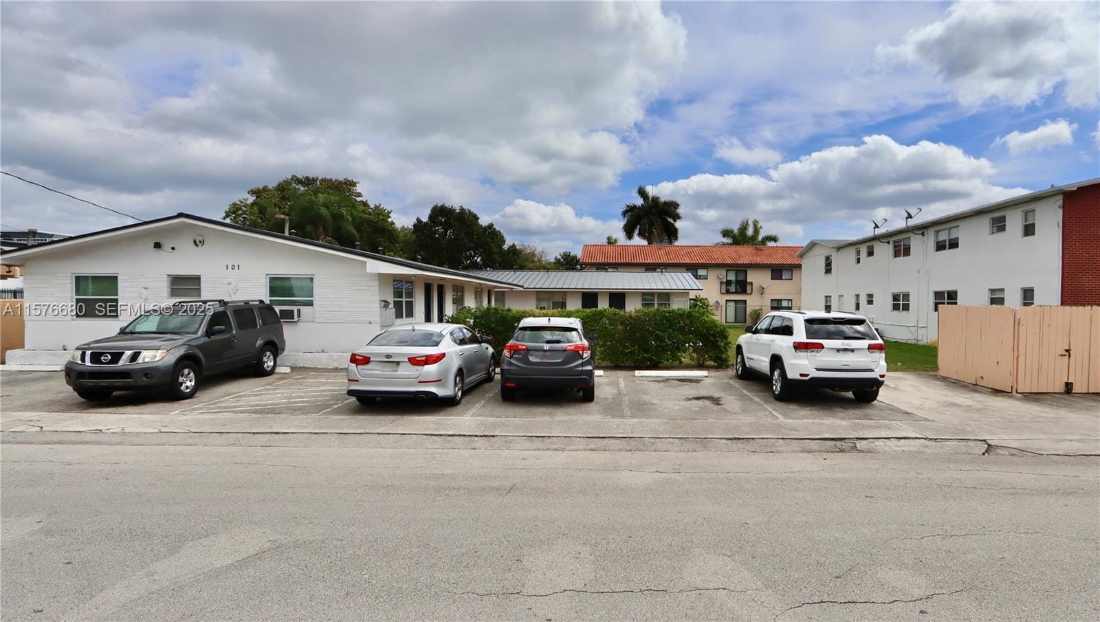 101 SE 4th Avenue 17, Hallandale Beach, FL 33009