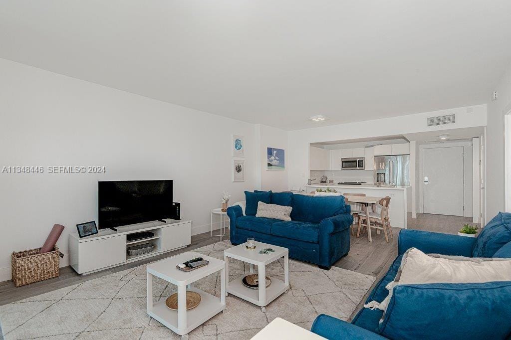 2301 Collins Avenue 1115 — photo 6