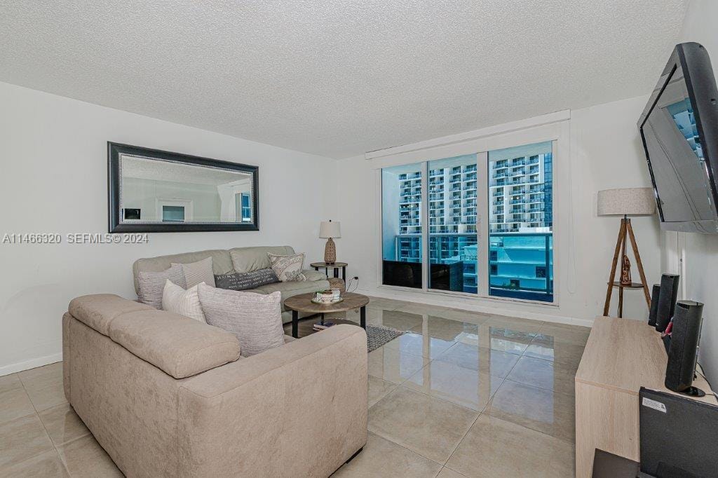 2301 Collins Avenue 803 — photo 8
