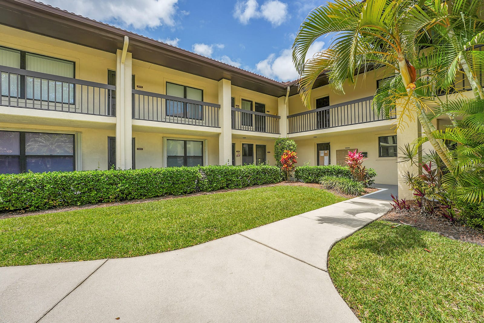 361 SW South River Drive 103, Stuart, FL 34997 photo 5