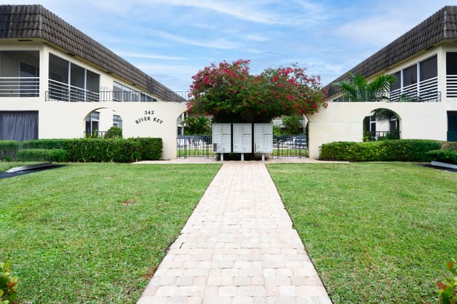 342 Southwind Drive 121, sold in River Key Condo, North Palm Beach, FL