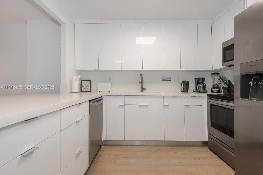 2301 Collins Avenue 927 — photo 2