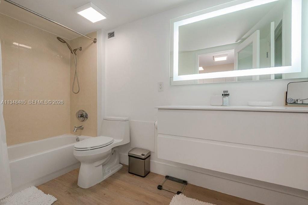 2301 Collins Avenue 927 — photo 4