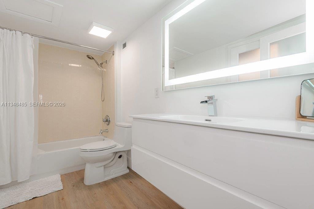 2301 Collins Avenue 927 — photo 8