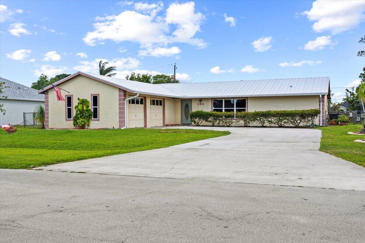 286 NE Granduer Avenue, Port St. Lucie, FL 34983