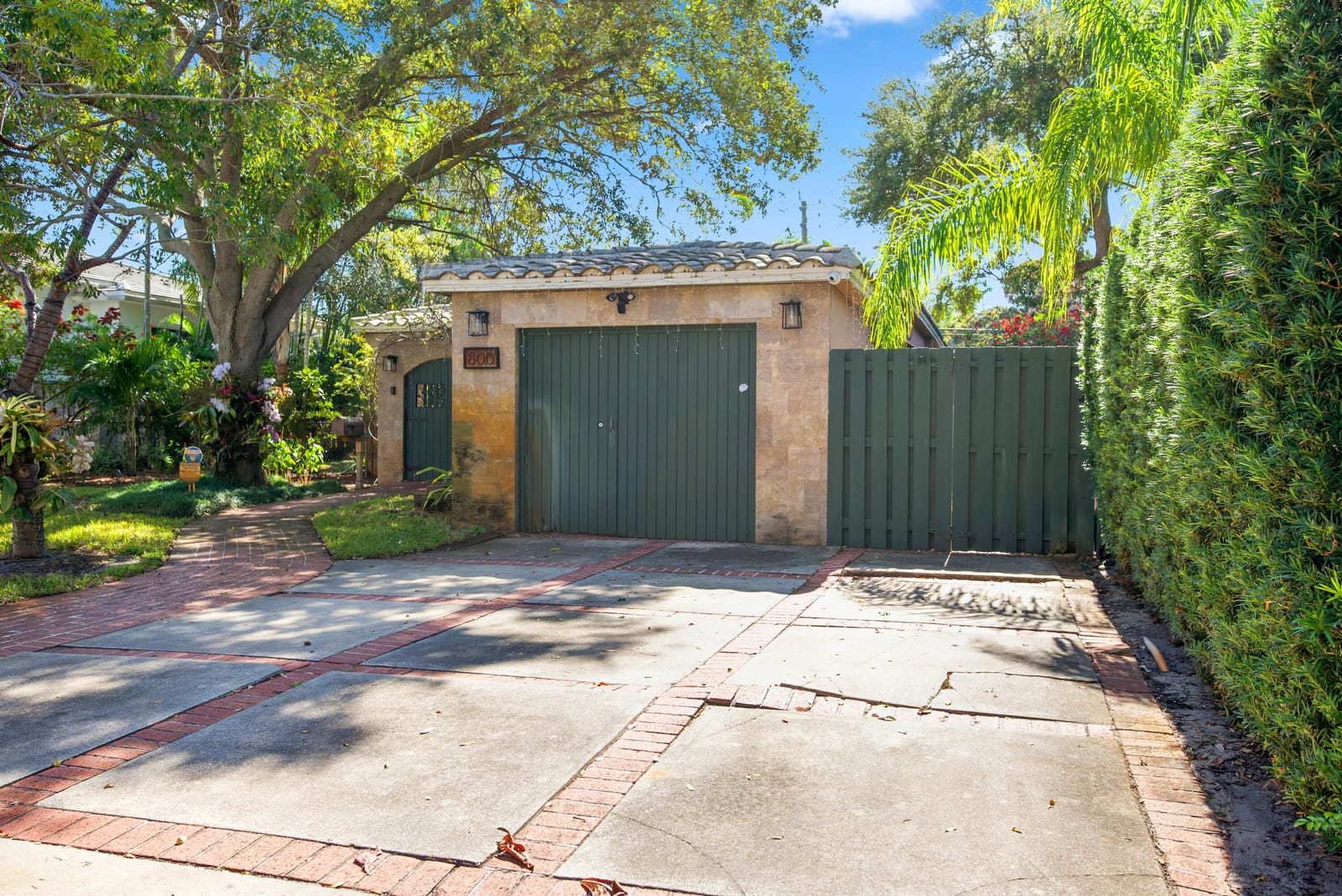 800 SE 11th Court — photo 2