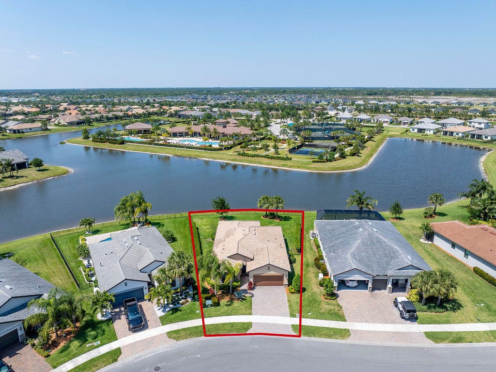 474 SE Vallarta Drive, Port St. Lucie, FL 34984