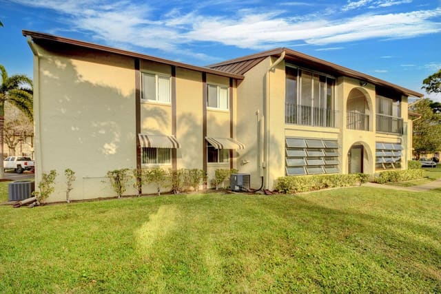 334 Pine Ridge Circle C-1, Greenacres, FL 33463