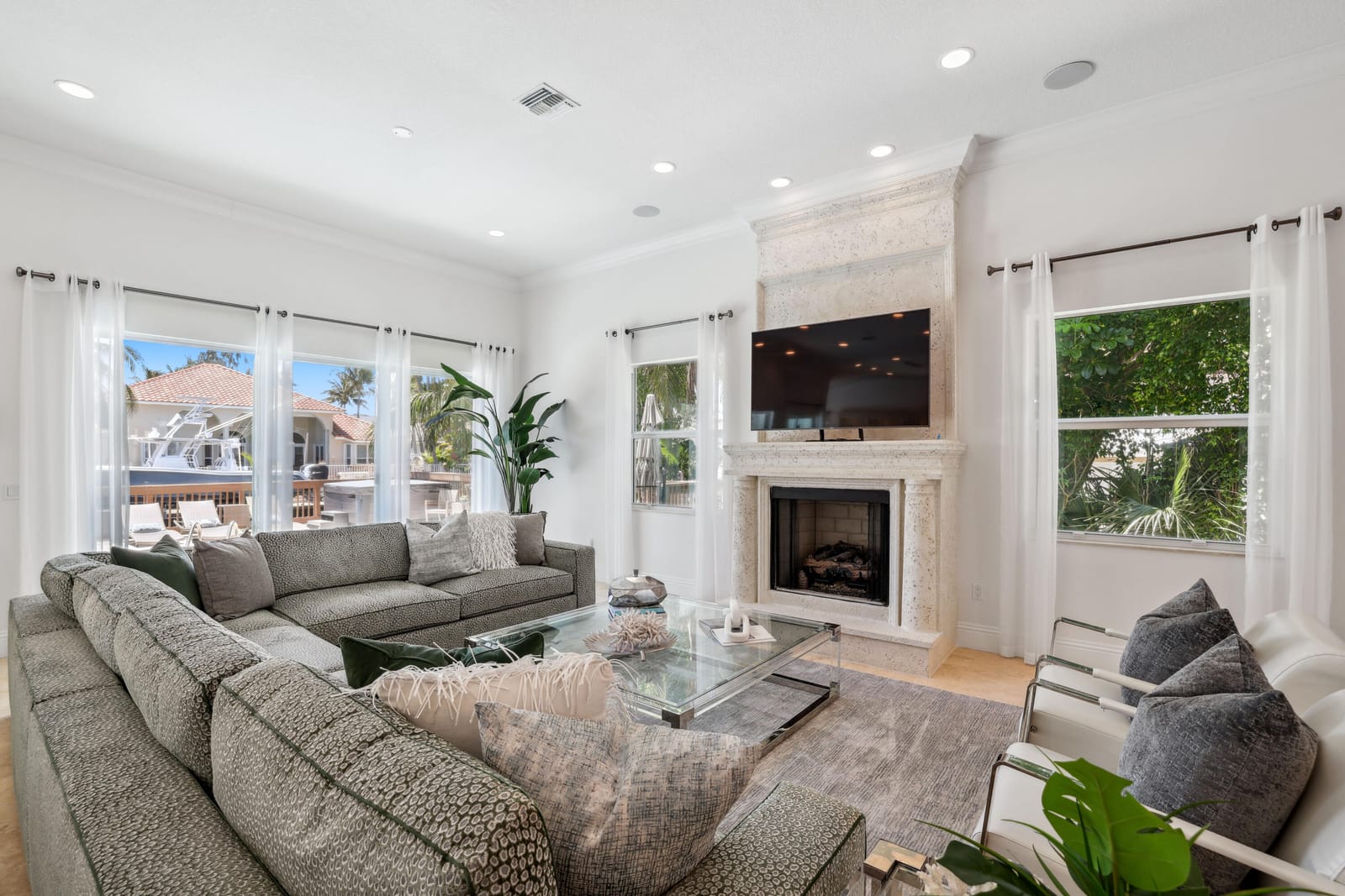 1030 Rhodes Villa Avenue — photo 9