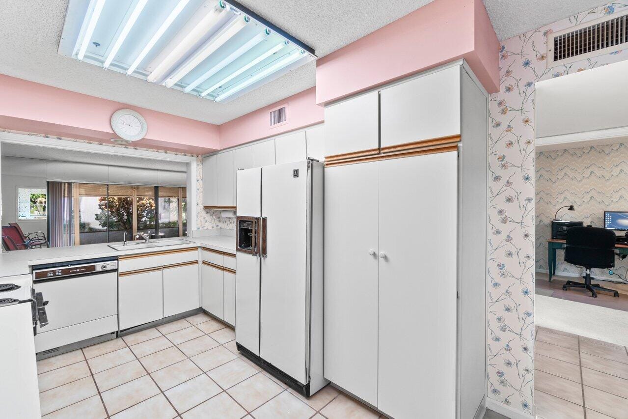 11260 Aspen Glen Drive 101, Boynton Beach, FL 33437 photo 9