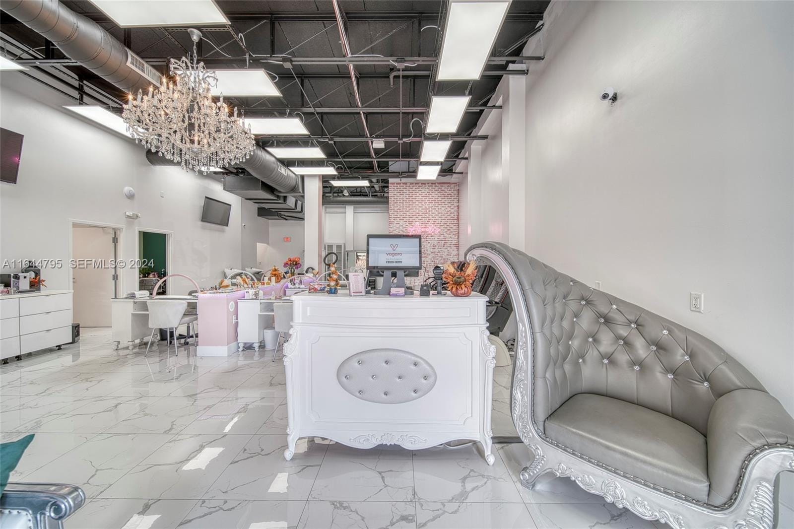 Full-Service Beauty Salon For Sale In Pinecrest — photo 2