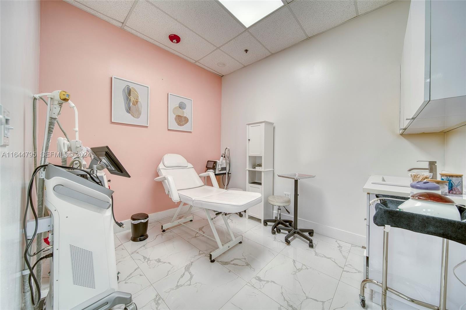 Full-Service Beauty Salon For Sale In Pinecrest — photo 12
