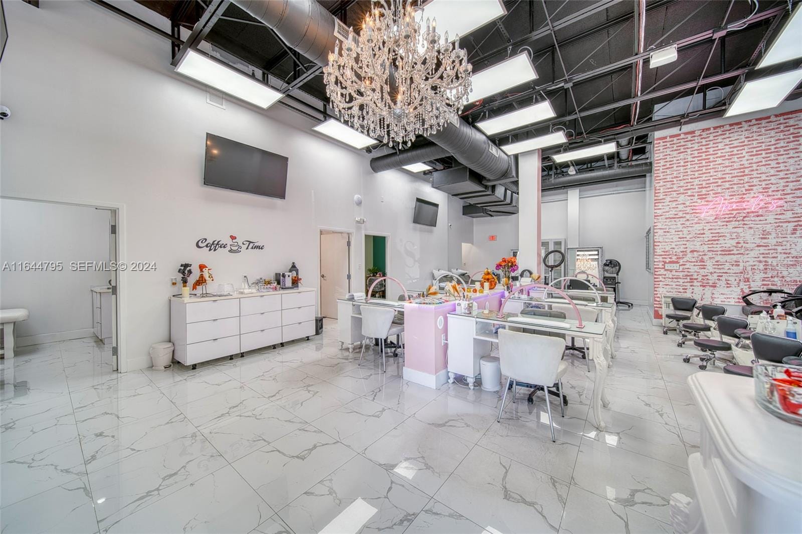 Full-Service Beauty Salon For Sale In Pinecrest — photo 3