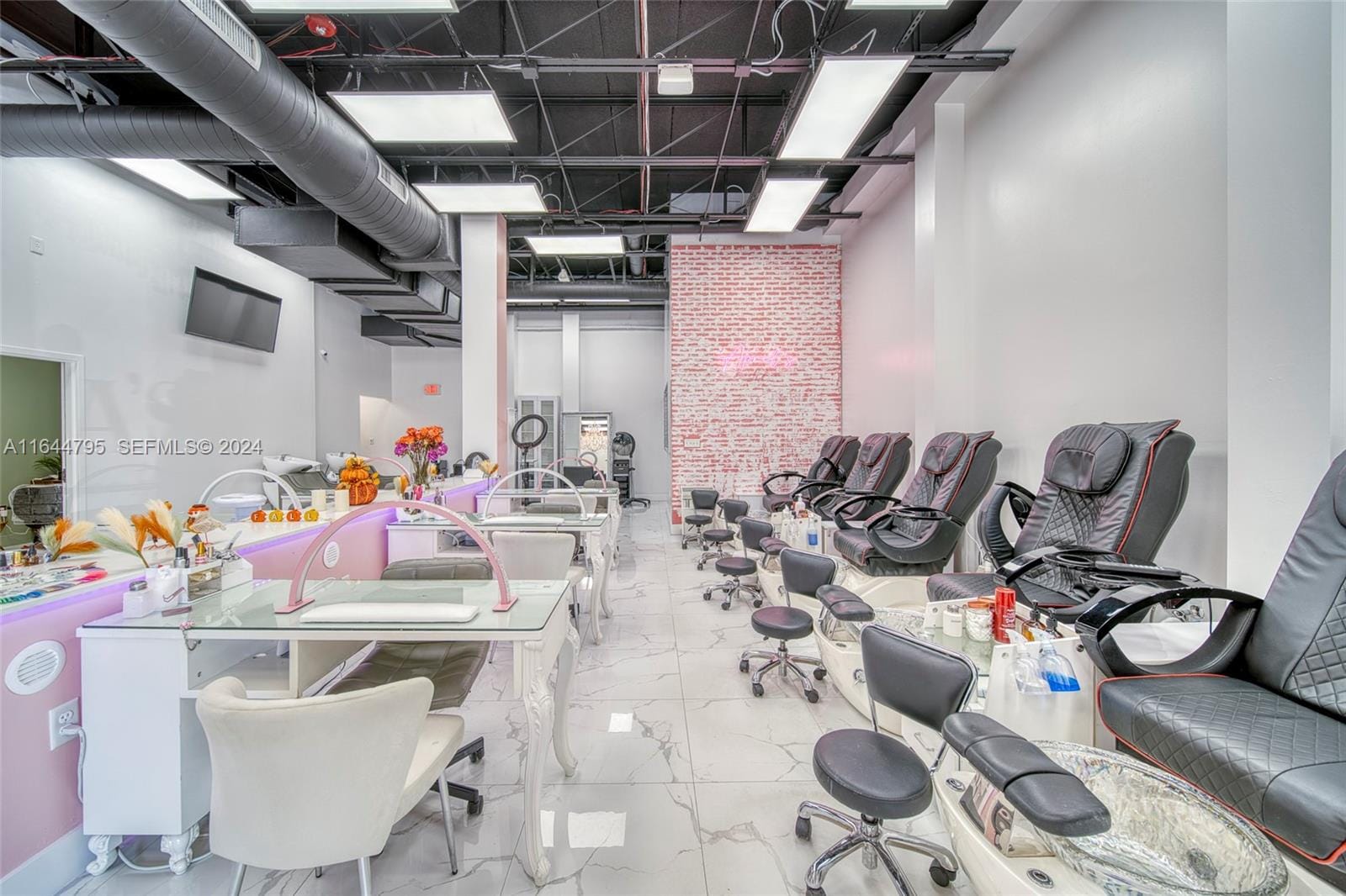 Full-Service Beauty Salon For Sale In Pinecrest — photo 5