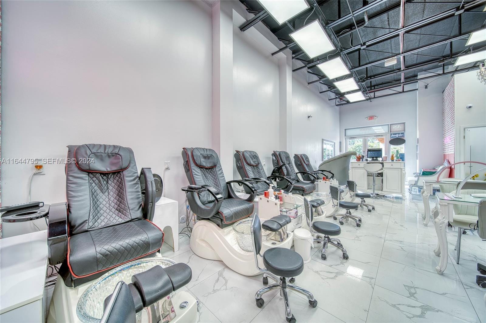 Full-Service Beauty Salon For Sale In Pinecrest — photo 8