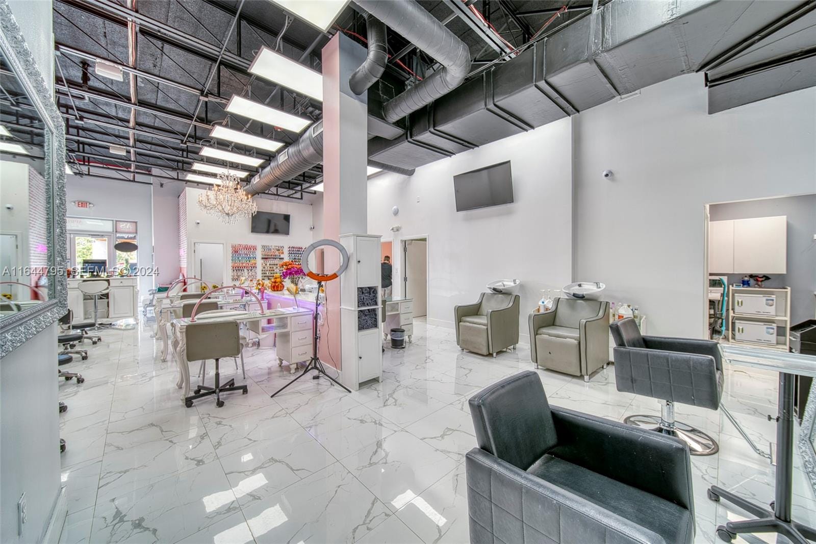 Full-Service Beauty Salon For Sale In Pinecrest — photo 10