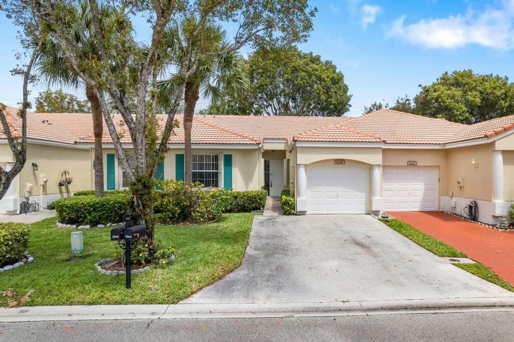 2 bedroom home for sale at 6249 Petunia, Delray Beach, FL 33484 — $275,000
