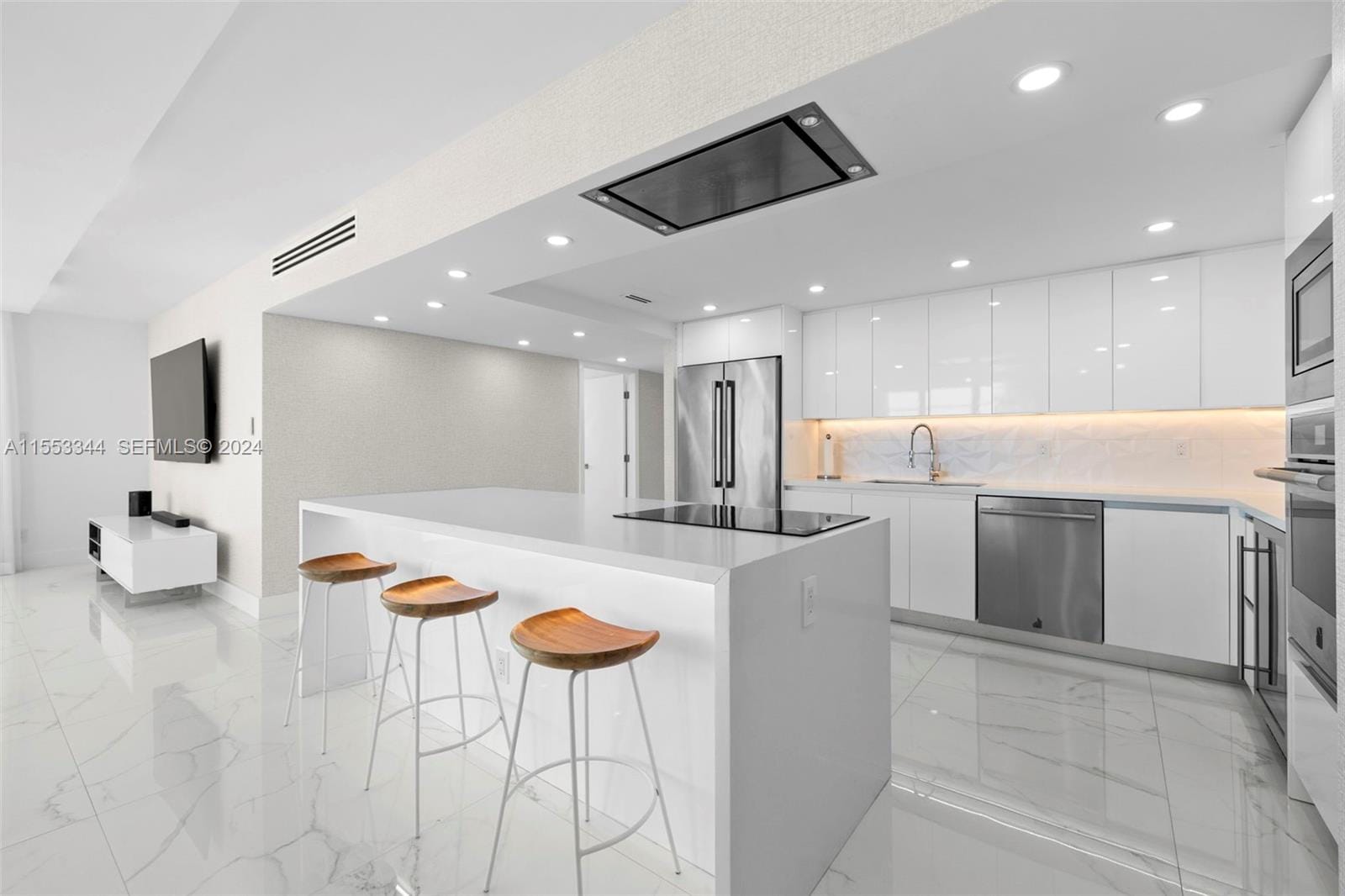 5151 Collins Avenue 1527 — photo 11