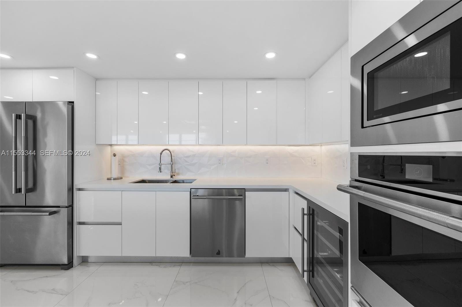 5151 Collins Avenue 1527 — photo 6