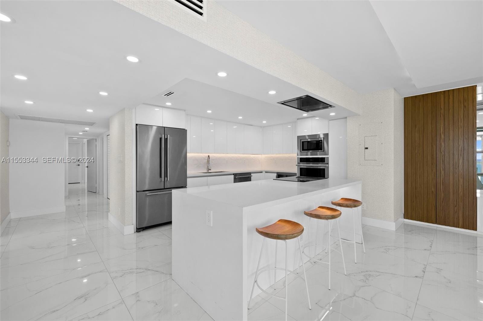 5151 Collins Avenue 1527 — photo 8