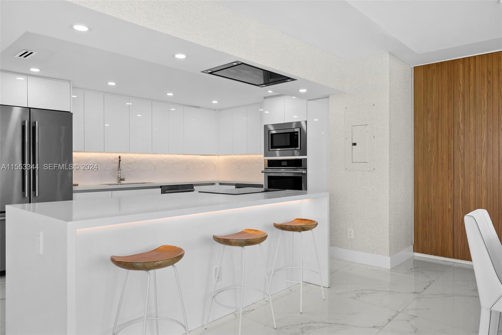 5151 Collins Avenue 1527 — photo 9
