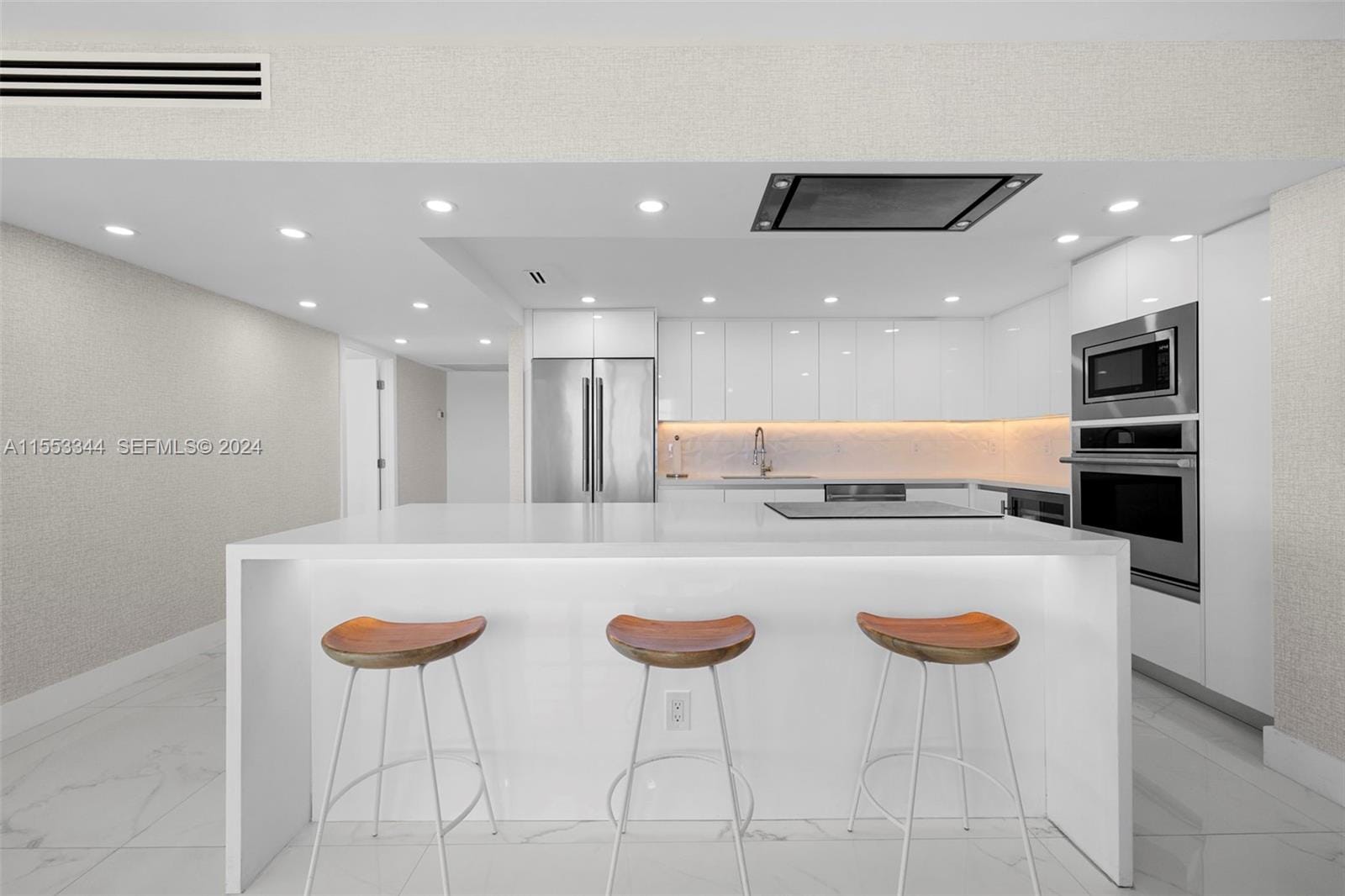 5151 Collins Avenue 1527 — photo 10