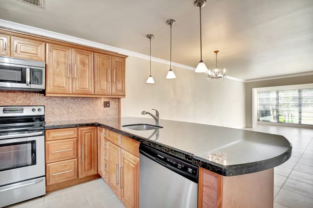2840 SW 13th Street 104, Delray Beach, FL 33445